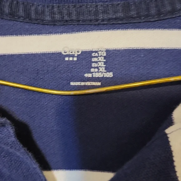 GAP - Picture 3 of 3